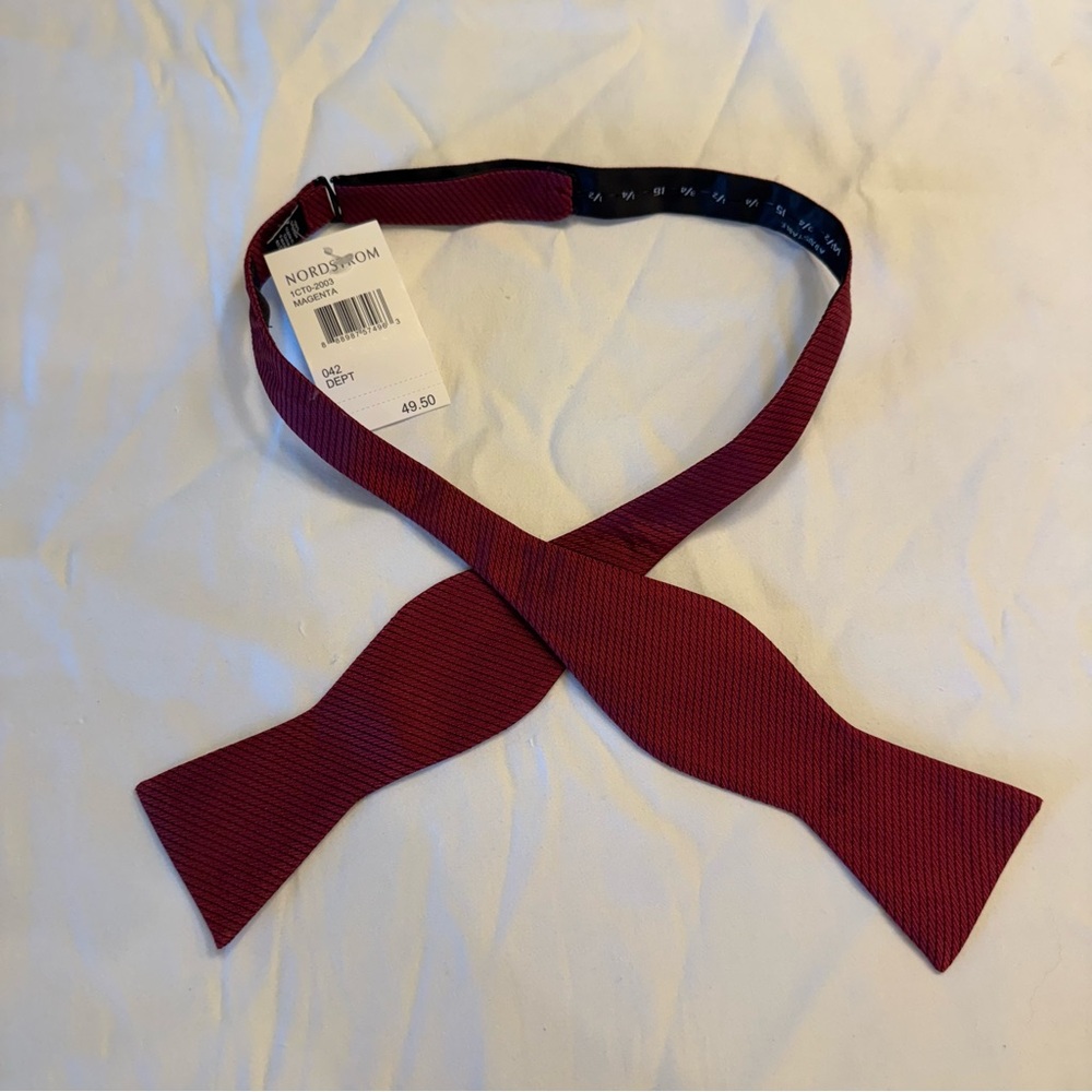 Nordstrom Men’s Maroon bow tie, 100% silk, one size, NWT